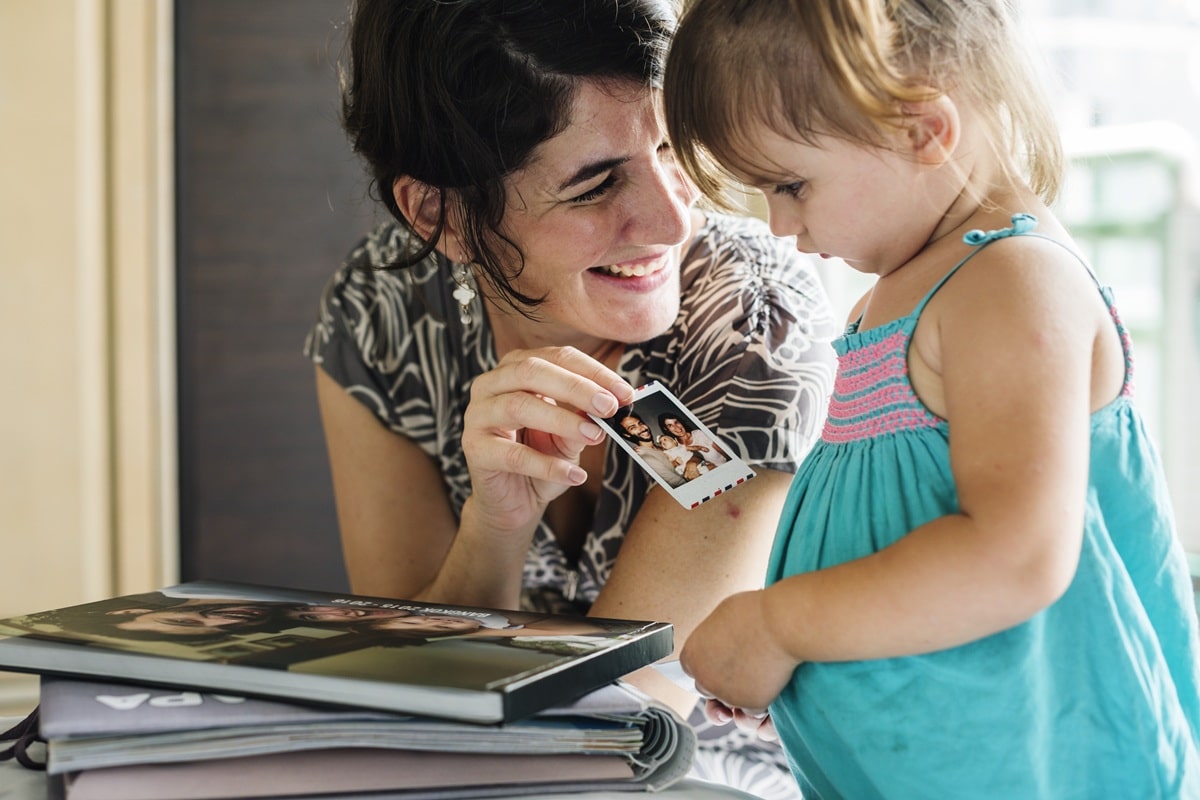 Comment restaurer de vieilles photos et passer de bons moments avec vos enfants